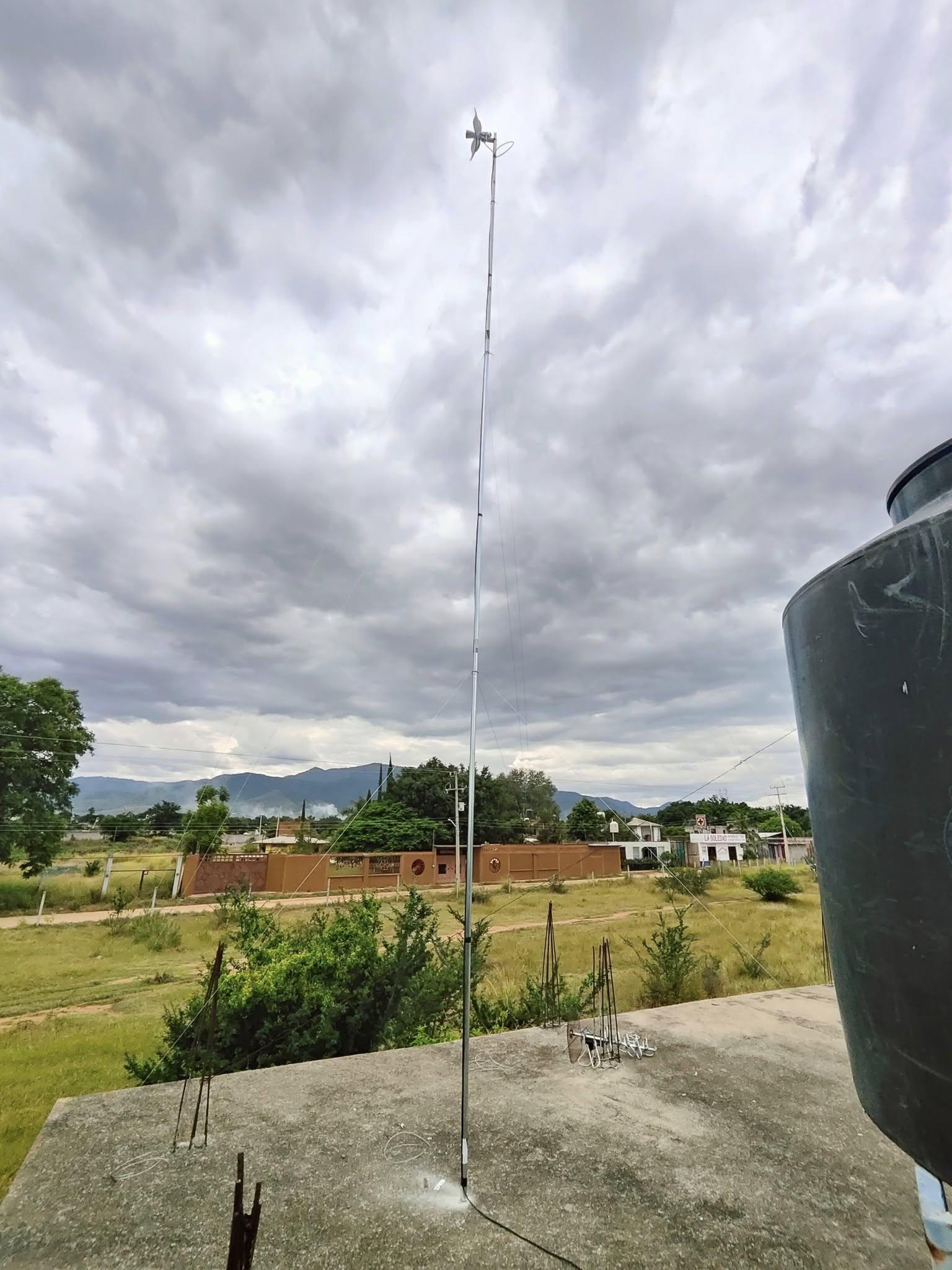 Infraestructura de antena para internet inalámbrico de SolyTec Redes